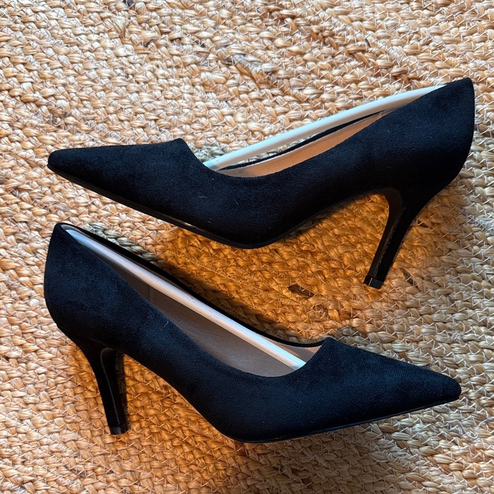 NIB Black Suede Pointed High Heels - Picture 2 of 6